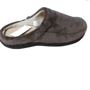 ISOTONER Men's Memory Foam Hoodback ECO Comfort Slippers In Pebble, Large